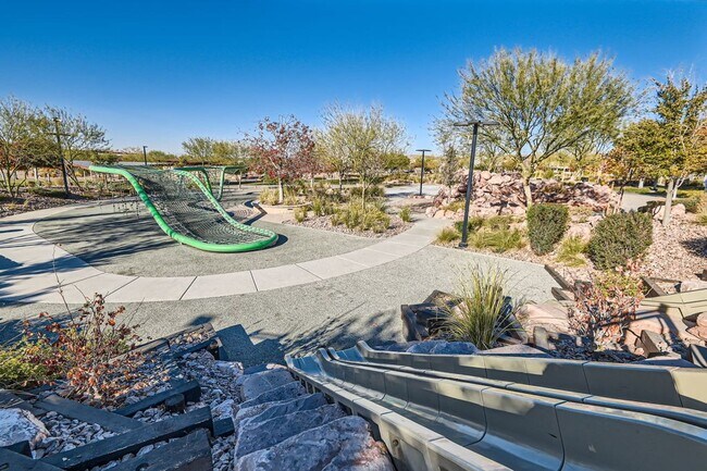 Building Photo - 4 Bed 3 Bath Luxury FURNISHED Home for Rent!
