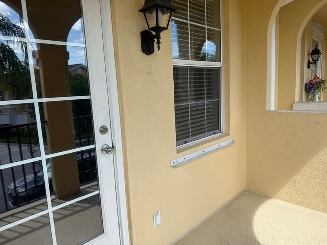 Building Photo - 1603 Napoli Dr W
