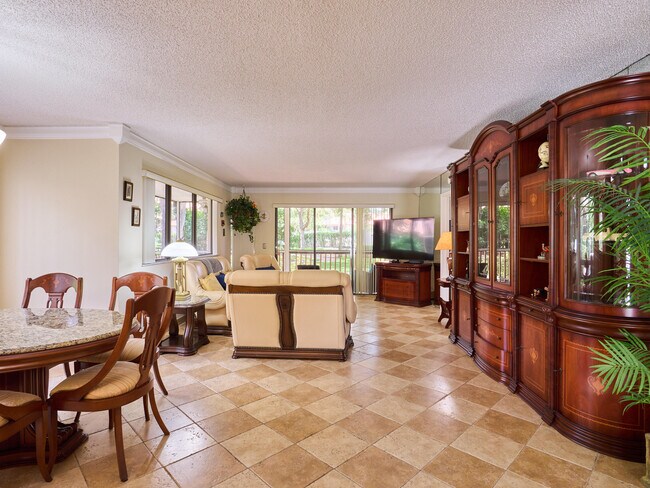 Building Photo - 563 Brackenwood Pl