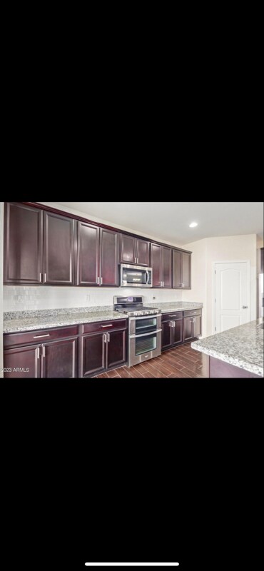 Building Photo - 1105 S 201st Dr