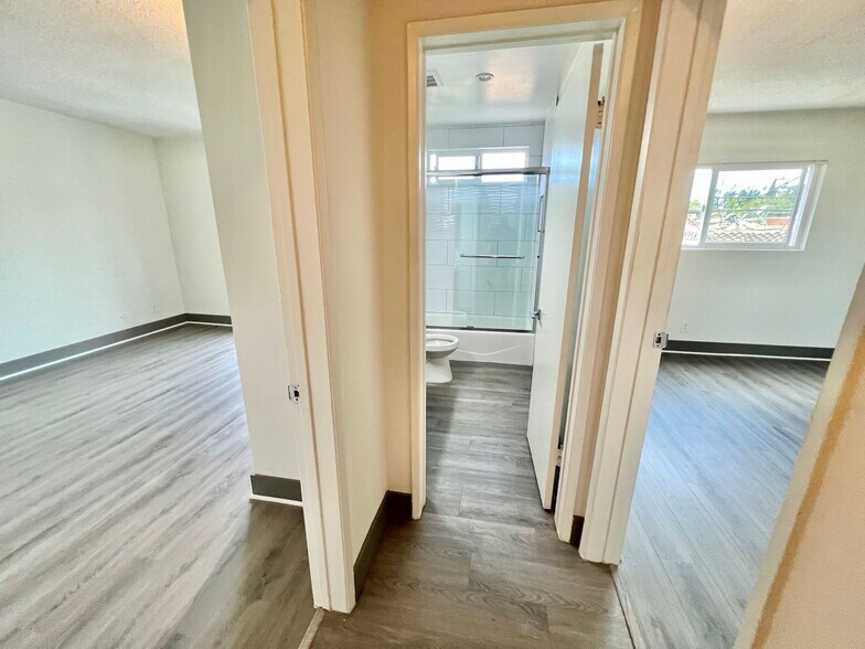 Building Photo - 3359 Mentone Ave