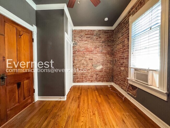Building Photo - 2-Bed/1-Bath Home/Available Now!