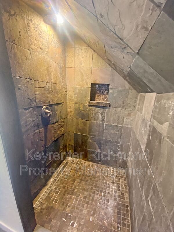 Building Photo - 2901 Maplewood Rd