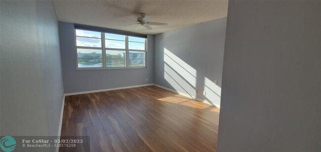 Building Photo - 3095 N Course Dr