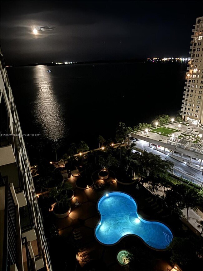 Building Photo - 520 Brickell Key Dr