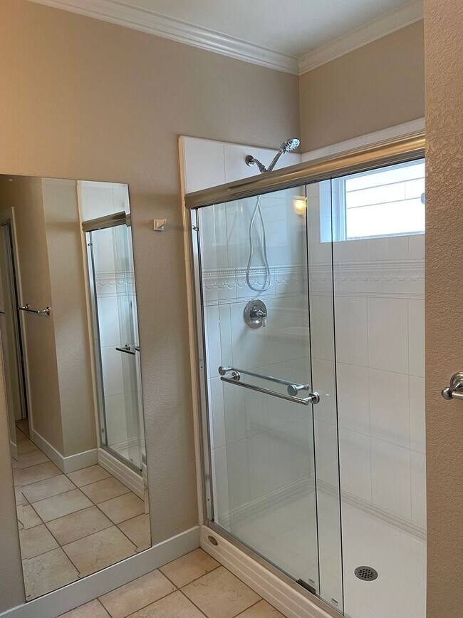 Building Photo - I STREET/22ND CORNER