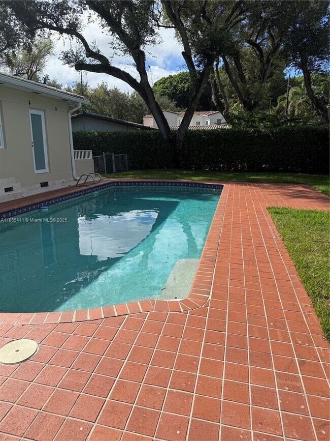 Building Photo - 3618 Palmarito St