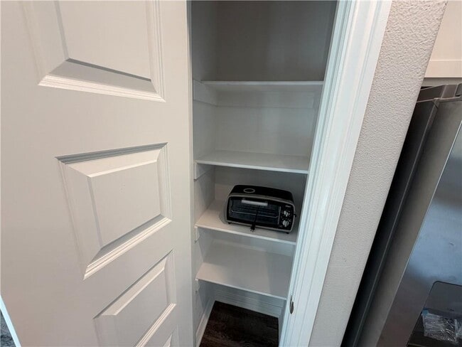 Building Photo - 6025 W Quinn St