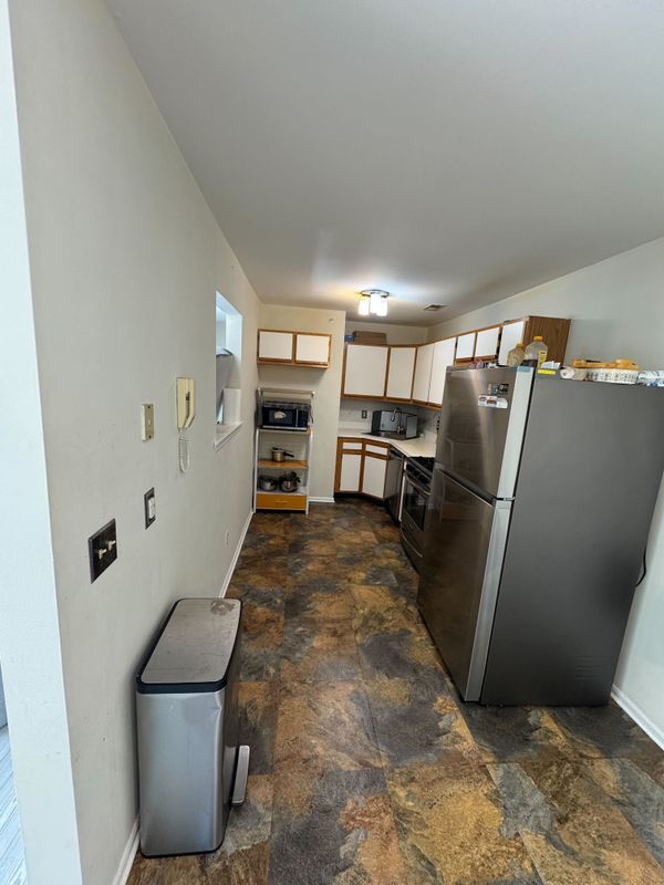 Building Photo - 380 Keswick Dr