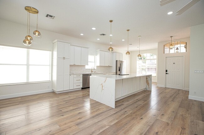 Building Photo - 10881 La Salinas Cir