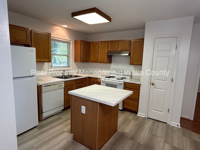 Building Photo - 1811 Kelly Glen Dr