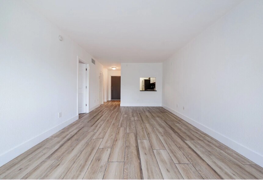 Building Photo - 877 NE 91st Ter