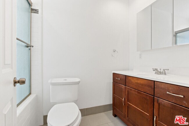 Building Photo - 1335 S Roxbury Dr