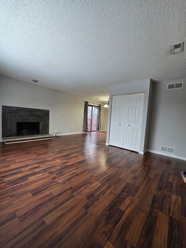 Building Photo - 1005 Manchester Ct