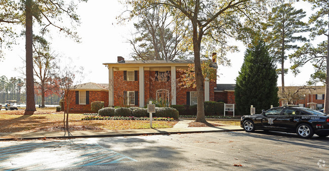 Building Photo - Spring Lake