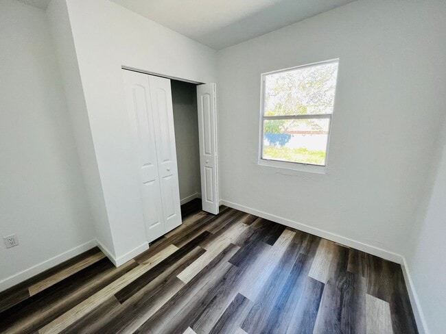 Building Photo - Fabulous Renovation! Gorgeous Three Bedroom and One Bath Home!