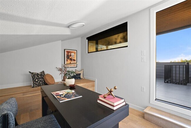 Building Photo - 2209 Rae Dell Ave