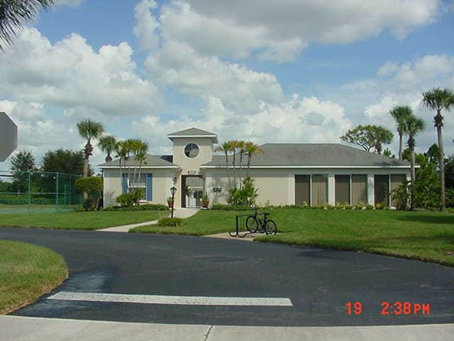 Building Photo - 868 Saranac Lake Dr