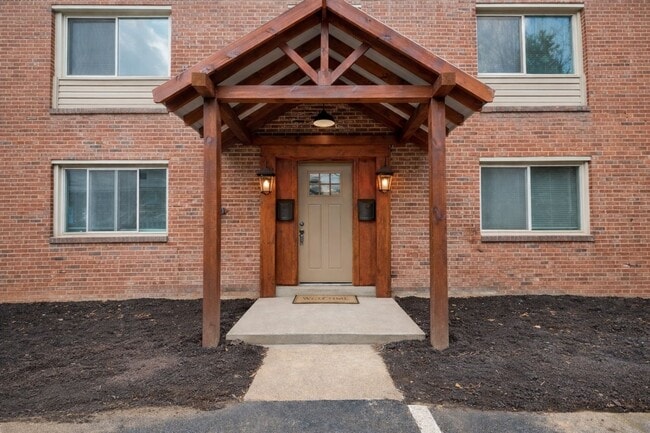 Building Photo - Avail Sept 1st: 2BR Apt in Crafton, 1 Off Street Parking, AC, W/D included, Quartz Countertops, D...
