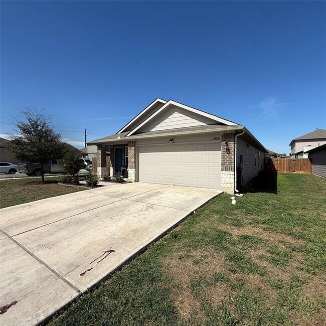 Building Photo - 19000 Romano Dr