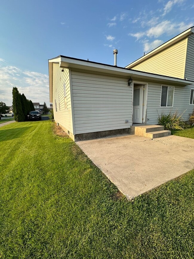 Building Photo - 6438 Trestle