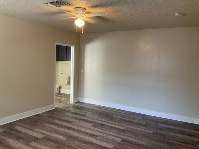 Building Photo - APPLY NOW!!!!