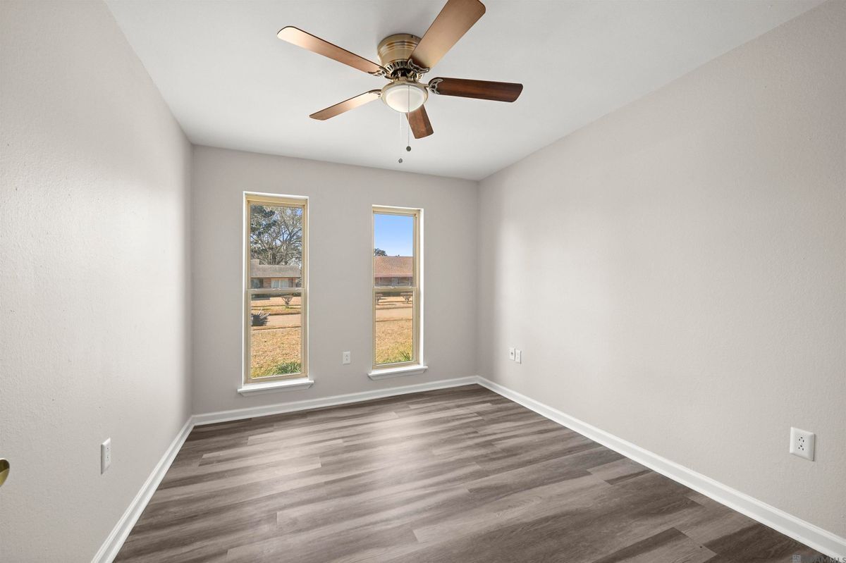 Building Photo - 9219 Baronne Dr