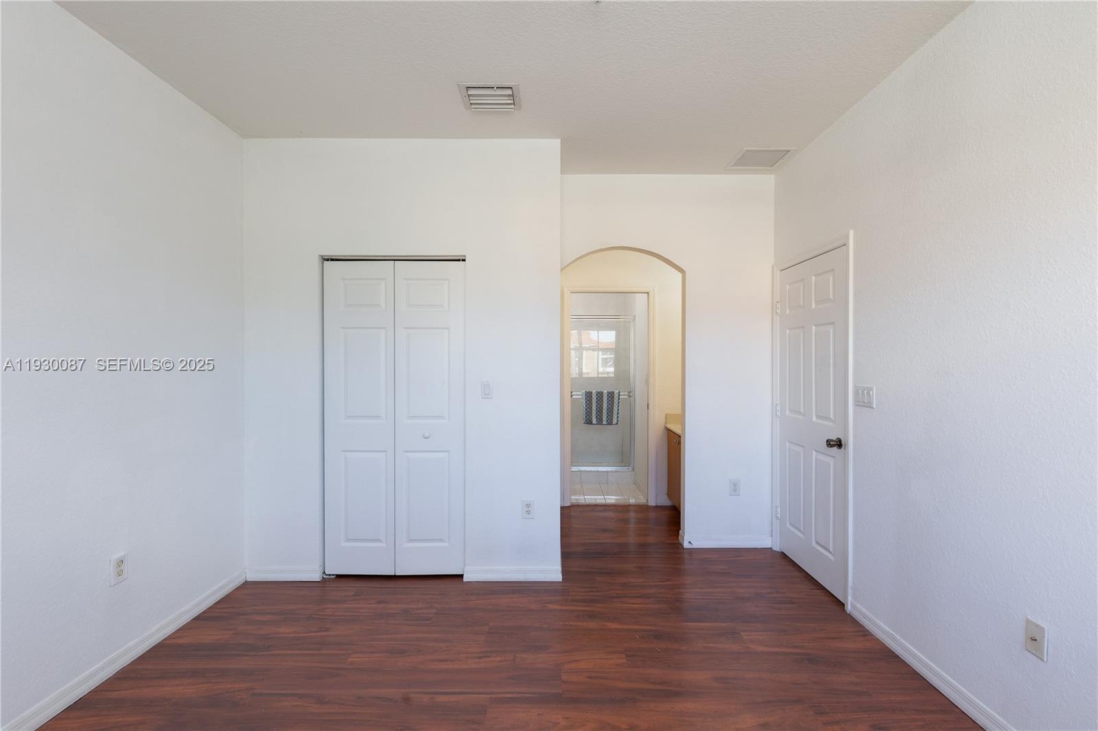 Building Photo - 1009 SW 144th Ave