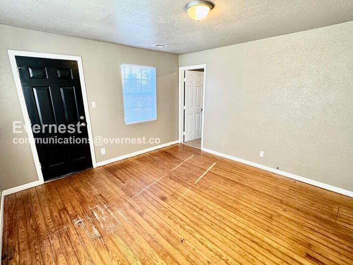 Building Photo - 917 S Urbana Ave