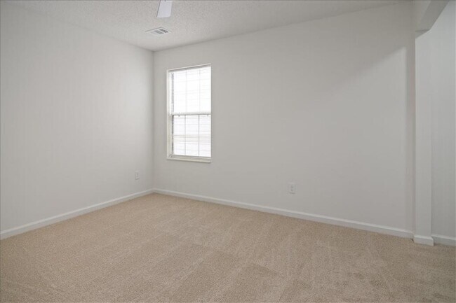 Building Photo - 4033 Ravenwood Ct
