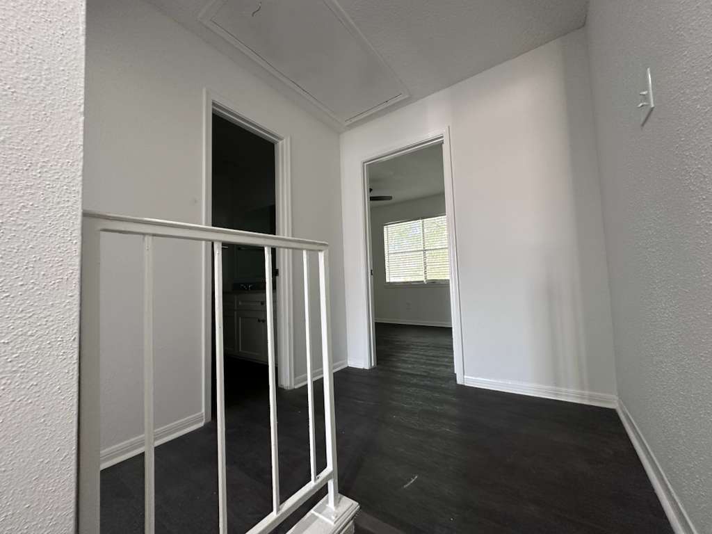 Building Photo - 7700 Creekbend Dr