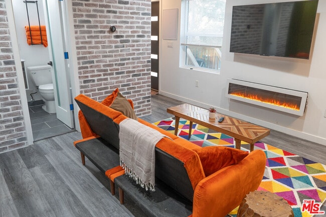 Building Photo - 1933 1/2 Lemoyne St