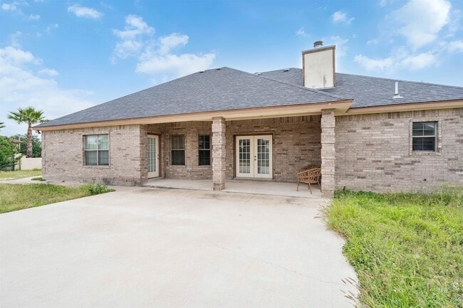 Building Photo - 302 Echo Valley Dr