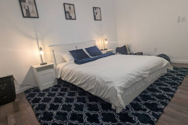 Building Photo - 2929 Kings Rd