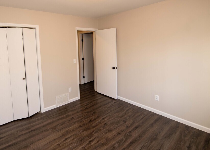 Building Photo - 130 Pierre Pl