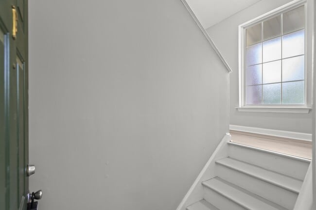 Building Photo - 2113 Sanderling Dr