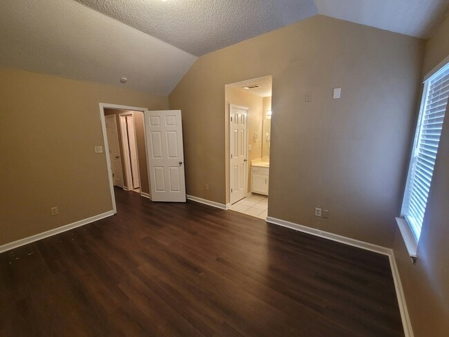 Building Photo - 6915 Brady Hill Dr