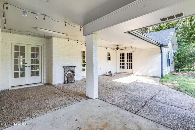 Building Photo - 320 Lippi Blvd