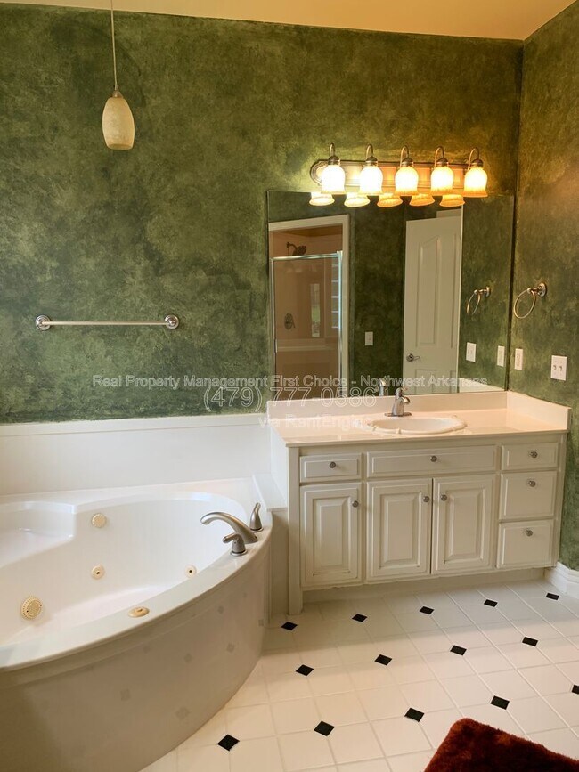 Building Photo - 300 Genesis Dr