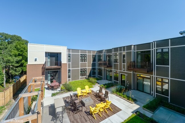 Building Photo - 1465 Underwood Ave