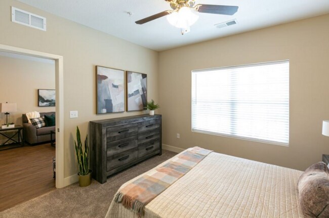 Building Photo - Brighton Crossing Apartments 1st Floor Large Apartment Available