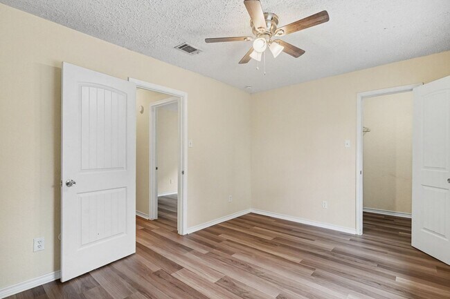 Building Photo - Charming 2-bedroom, 1-bath home in a convenient Fort Worth location!
