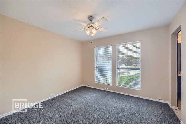 Building Photo - 3005 Saddlehead Dr