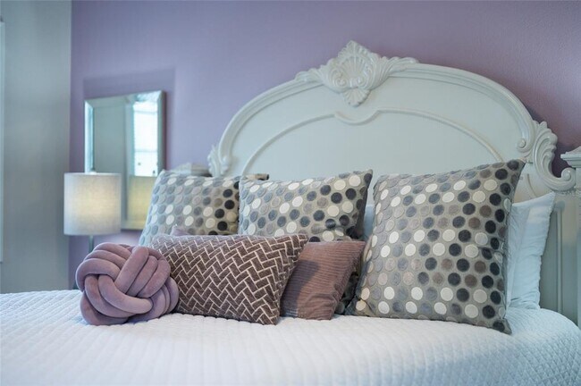 Building Photo - 5005 Canterbury Dr