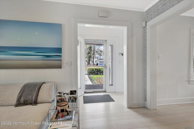 Building Photo - 1049 Norwood Ave