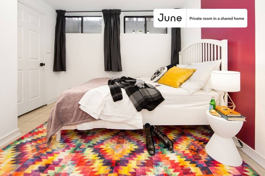 Building Photo - Cute Private ROOM in Fort Greene