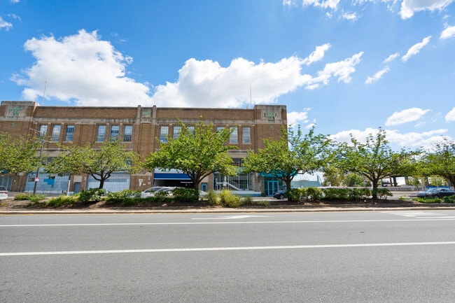 Building Photo - 3 N Christopher Columbus Blvd
