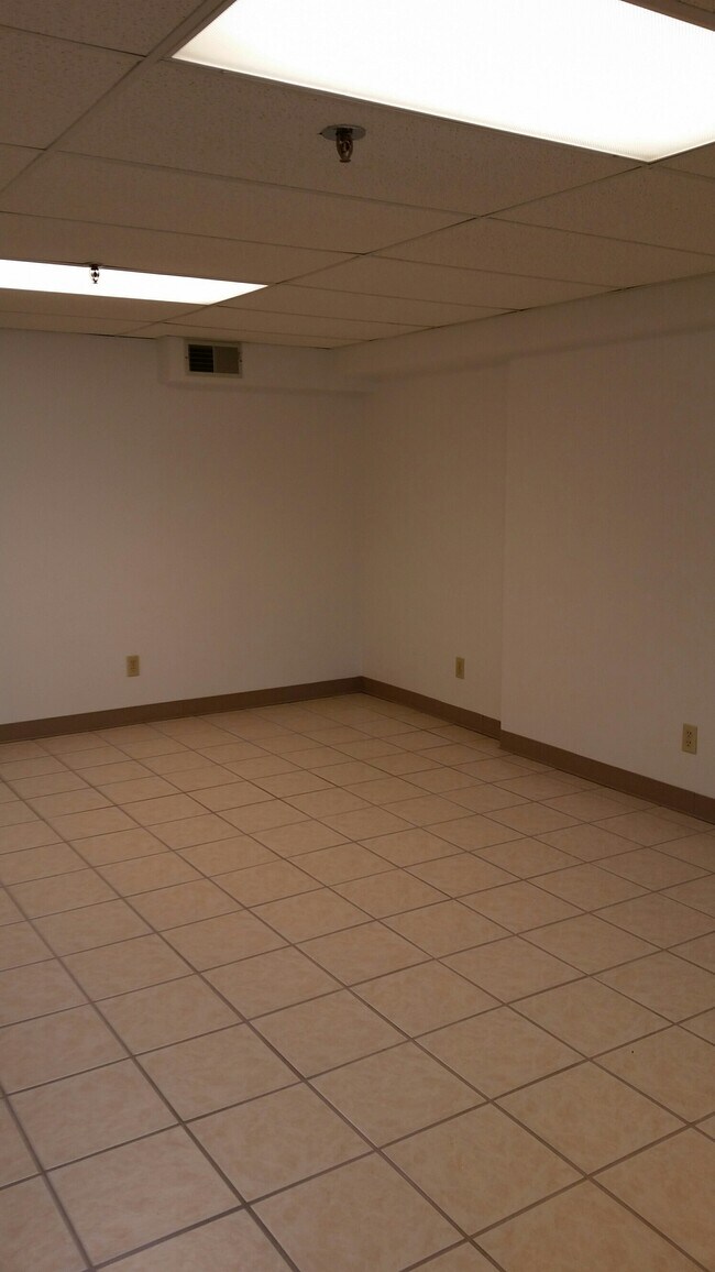 Building Photo - 112 E 5th St