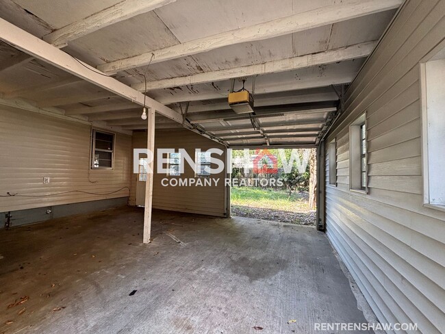 Building Photo - Move In Ready 2 Bed / 1 Bath - Dont Miss O...