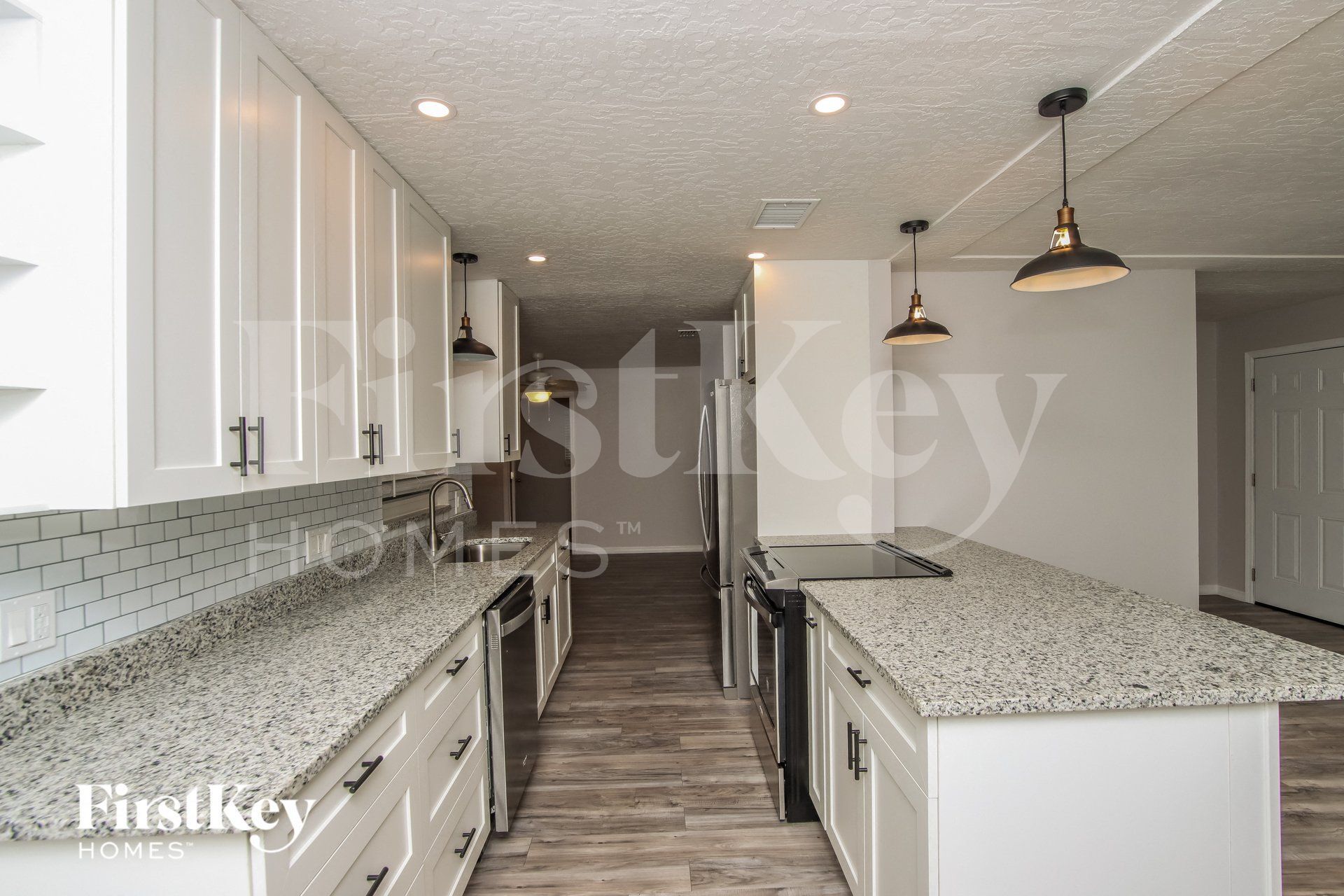 Building Photo - 525 Sacre Coeur Dr